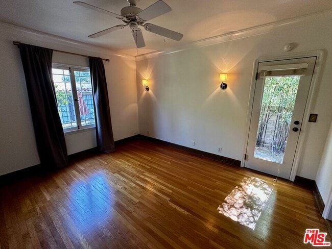 Foto del edificio - 2012 Manning Ave