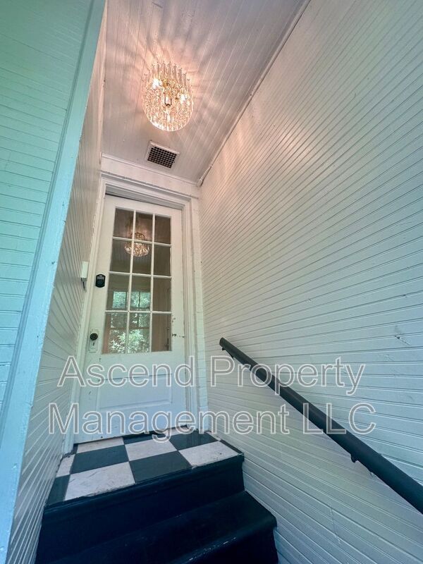 Building Photo - 1501 N Chamberlain Ave