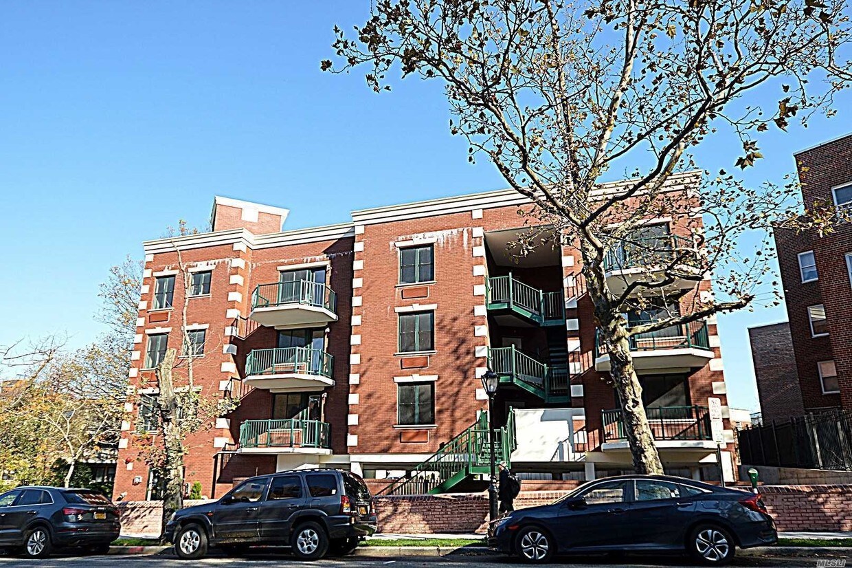 55 S Middle Neck Rd Unit 2B, Great Neck, NY 11021 Apartment for Rent