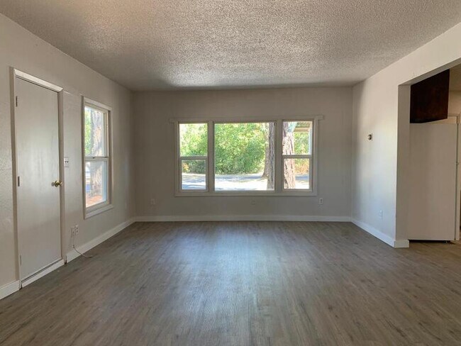 Building Photo - 1465 Fruitdale Dr