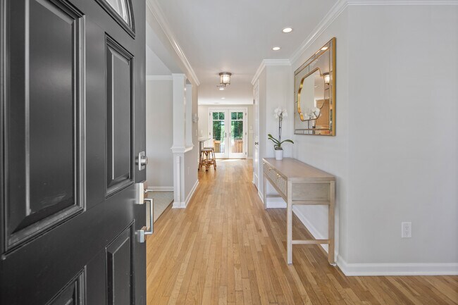 Foto del edificio - 13 Center Dr