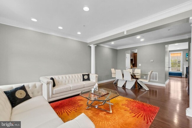 Foto del edificio - 7652 Elmcrest Rd