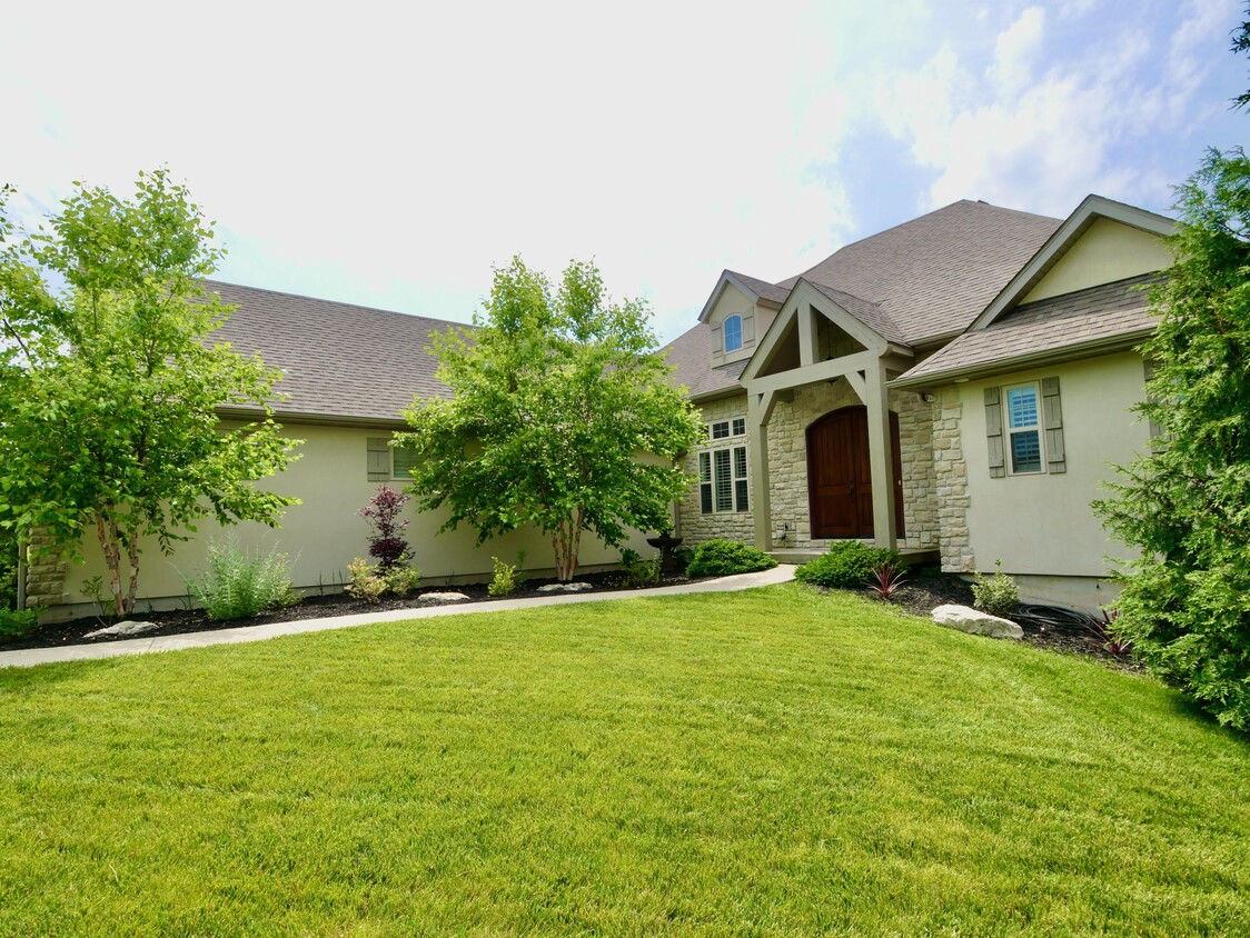Primary Photo - 807 Old Hawthorne Dr E