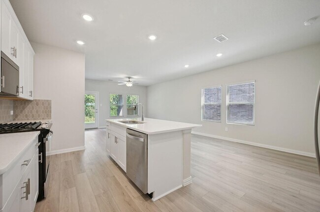 Foto del edificio - 3412 Brompton Dr