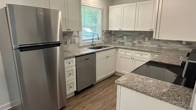 Building Photo - Room in Single Family Home on Quartz Ct