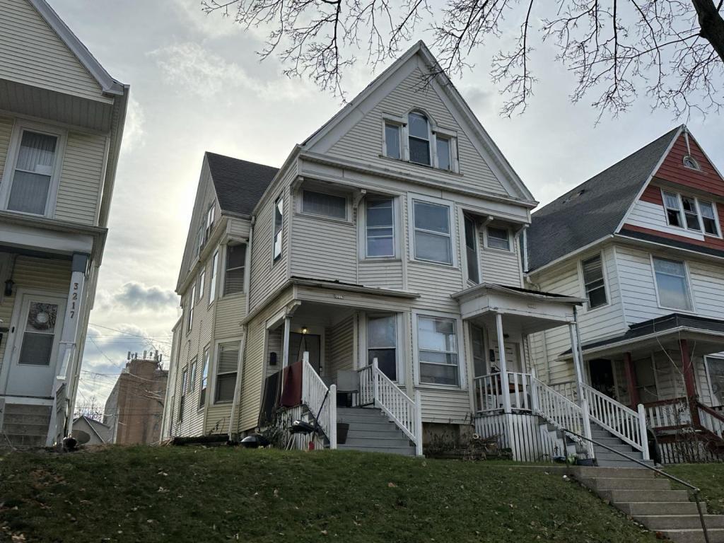 3221 W St Paul Ave, Milwaukee, WI 53208 House Rental in Milwaukee, WI