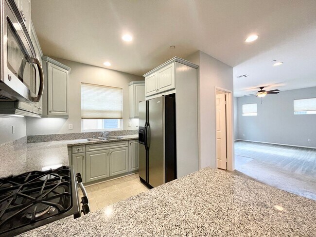 Foto del edificio - AVAILABLE NOW!!! Stunning 3 Bedroom 2.5 Ba...