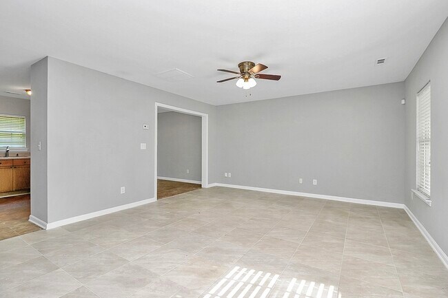 Building Photo - 5750 Laborde Ave