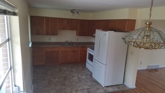 Foto del edificio - 7976 E Kemper Rd