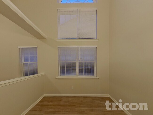 Building Photo - 4908 Abercromby St