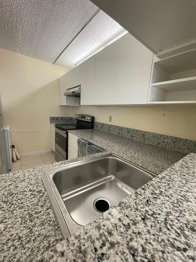 Foto del edificio - 820 Twin Lakes Dr