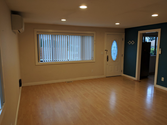 Dining area - 915 N 102nd St