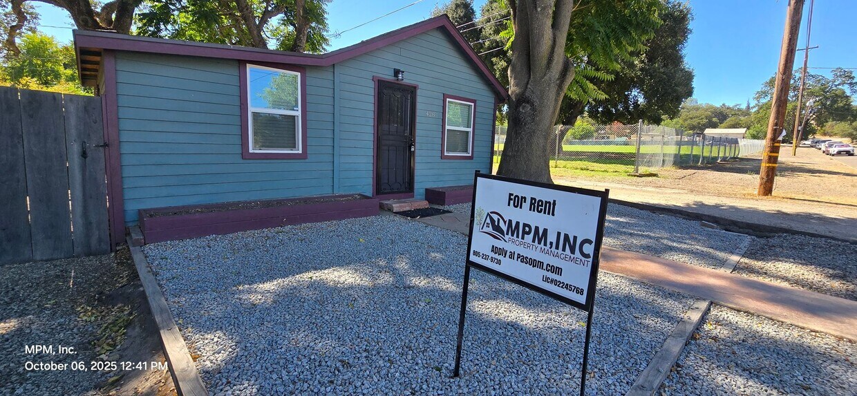 Foto principal - Cute 1 bedroom home with yard pets ok