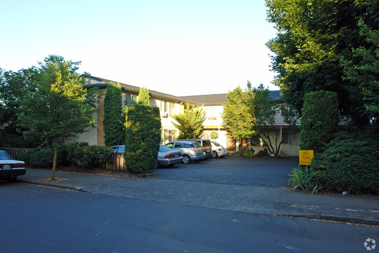Primary Photo - 1715 NE 27th Ave