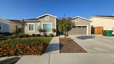 Building Photo - 9406 Parkwood Manor Dr