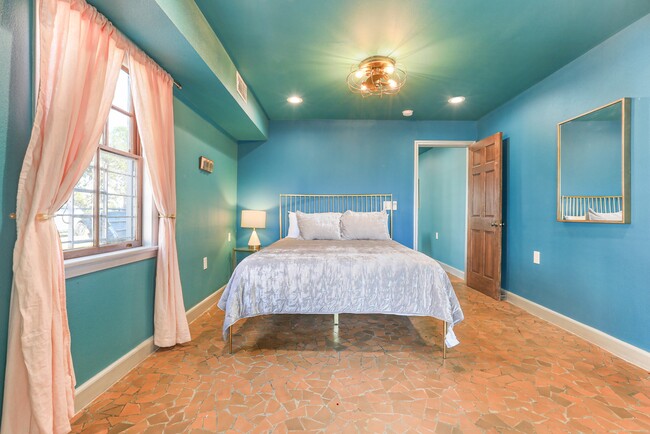 Foto del edificio - 1810 Moss St