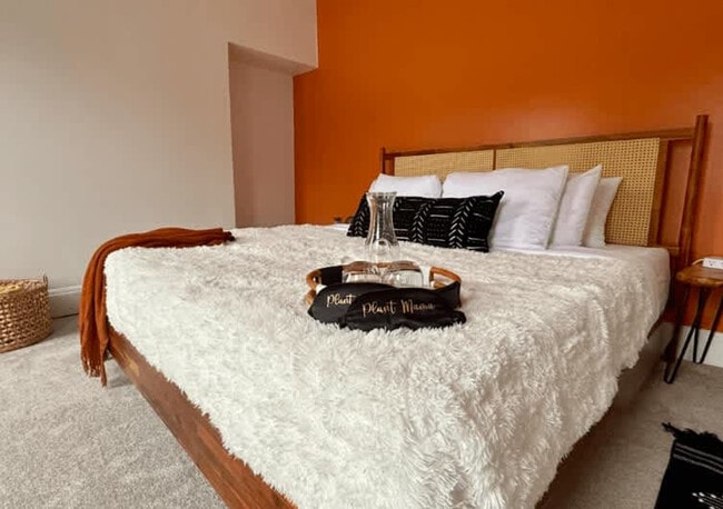 Building Photo - 309-311-311 W 4th Ave