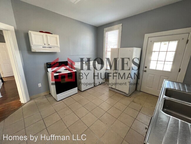Building Photo - 2 br, 1 bath House - 900 E Walnut Street