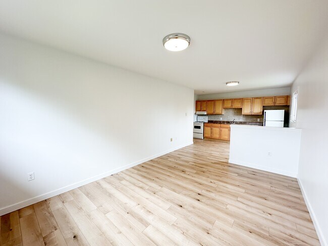 Building Photo - 355 Prince St