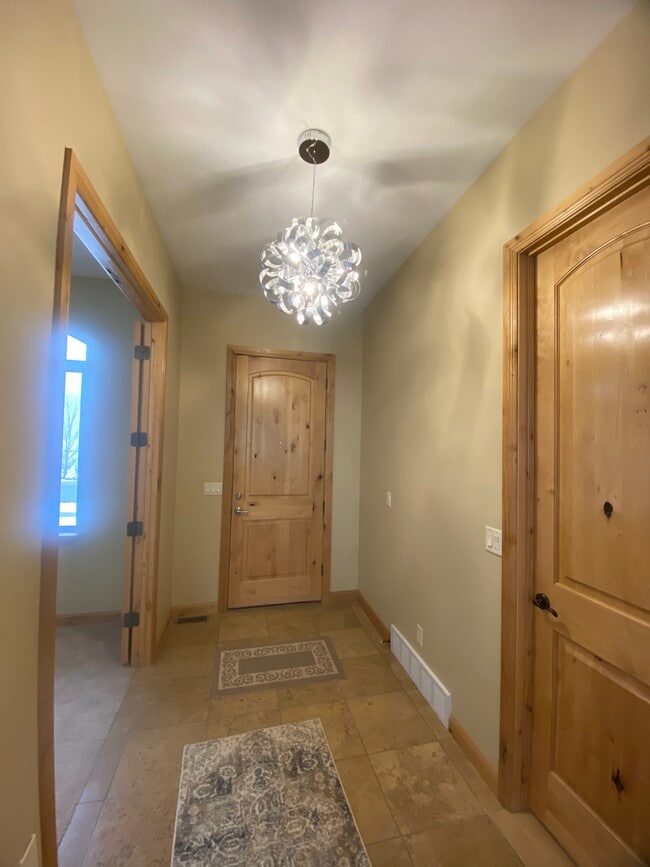 Building Photo - 11521 S Black Forest Dr