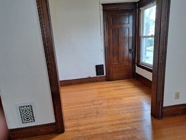 Comedor - 307 Cedarwood Ter