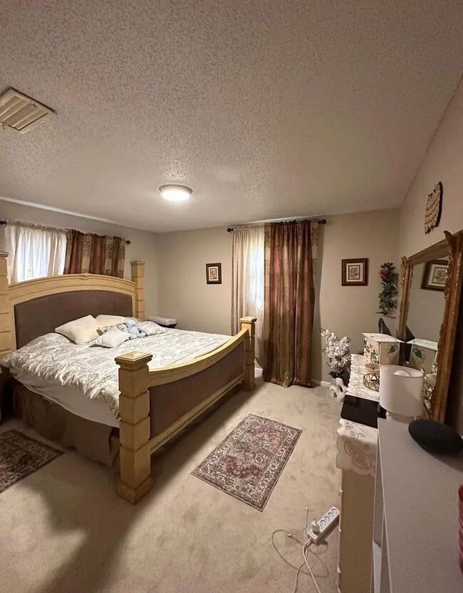 Building Photo - 257 S Fairbairn Dr