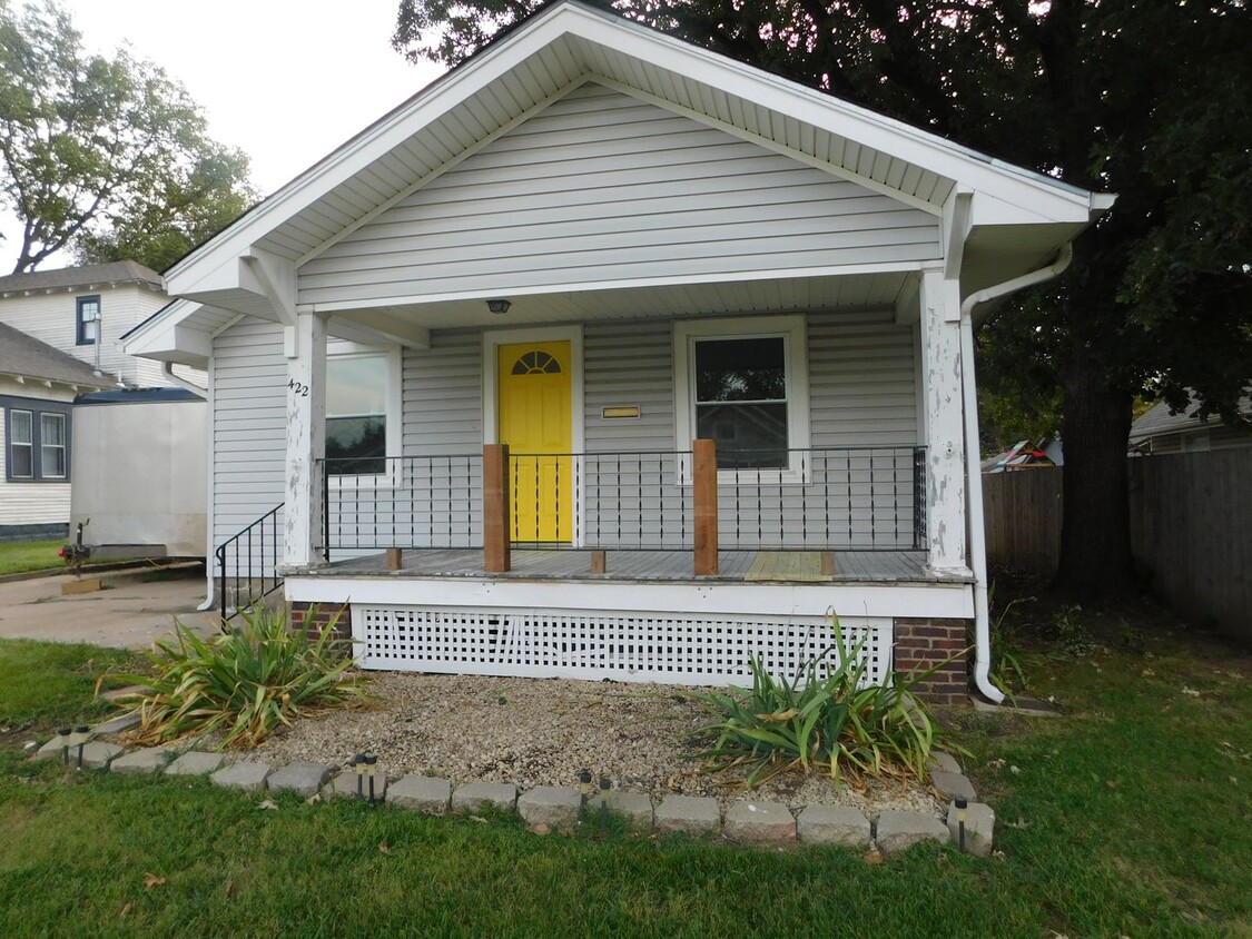 Primary Photo - Cute, Cozy Home!