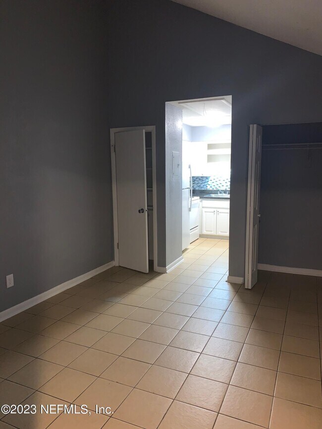 Building Photo - 8286 San Jose Manor Ct