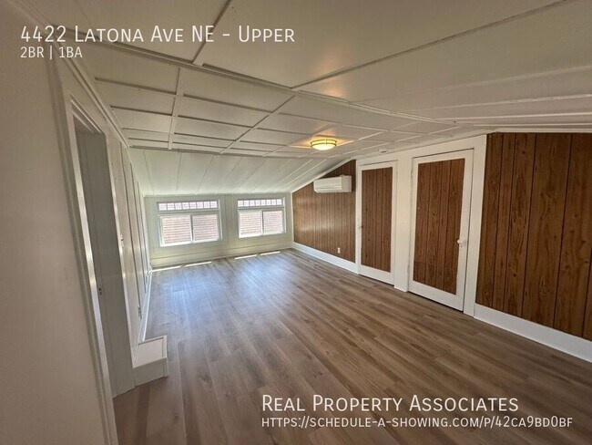 Foto del edificio - 4422 Latona Ave NE
