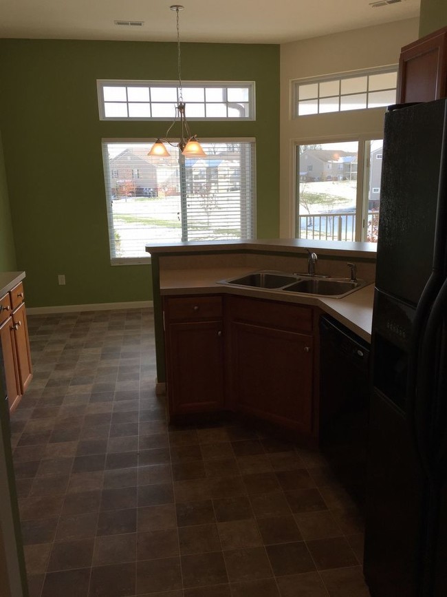 Building Photo - Upscale 2 BR 2 BA Condo in Maineville