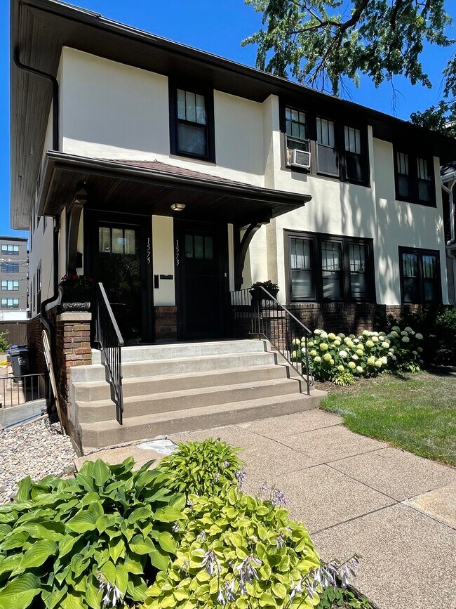 1573 Laurel Ave Unit Main Floor, Saint Paul, MN 55104 1573 Laurel Ave