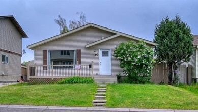 Building Photo - 80 Castlebrook Way NE