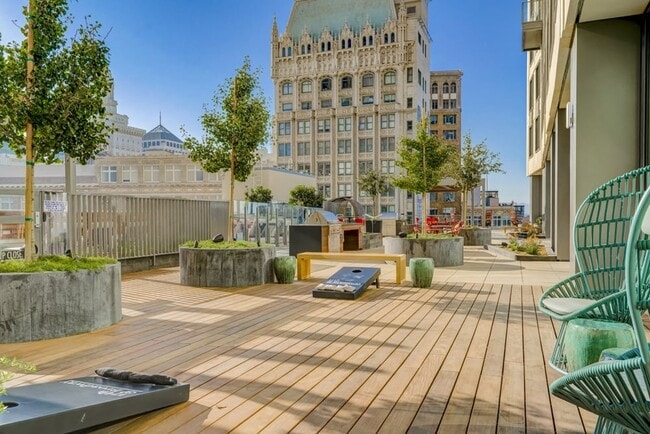 Building Photo - 17th and Broadway