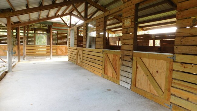 Building Photo - 13576  Fox Trail