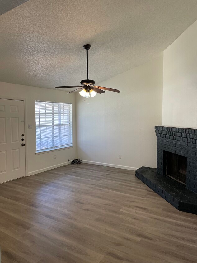 412 Greenlawn Blvd, Round Rock, TX 78664 Townhome Rentals in Round