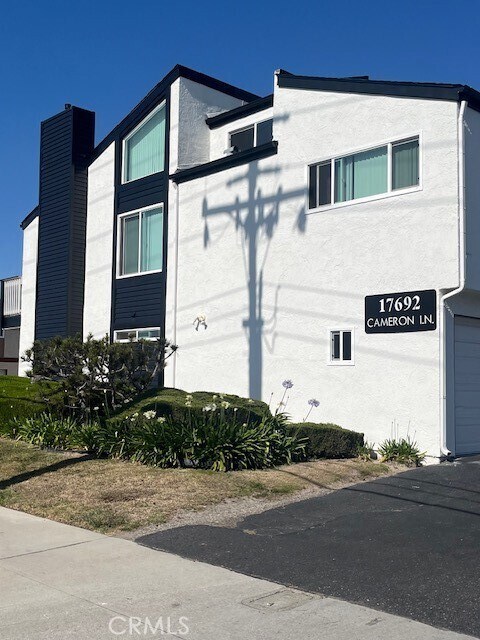 Foto del edificio - 17692 Cameron Lane