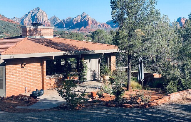 Building Photo - 575 Canyon Dr