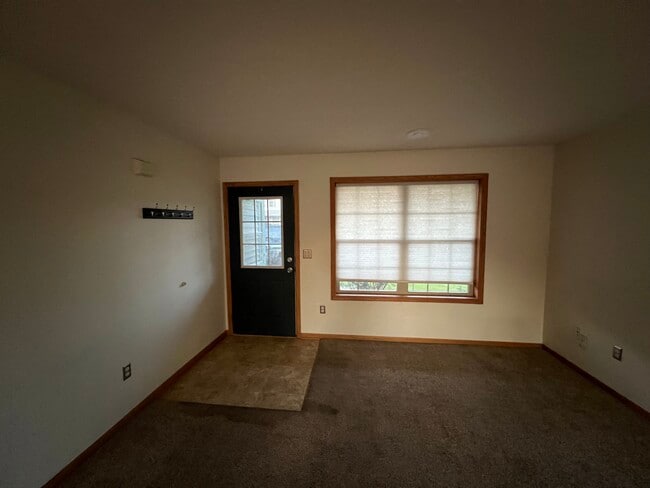 Building Photo - 406 Sierra Pl