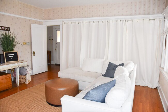 Foto del edificio - Olive (224) South