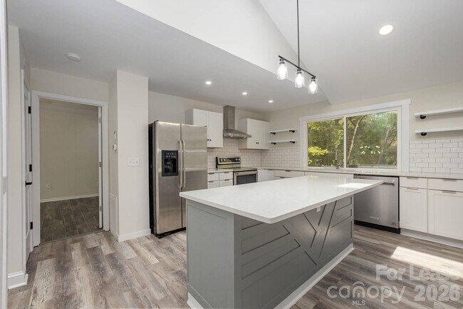 Foto del edificio - 9501 Fairway Ridge Rd