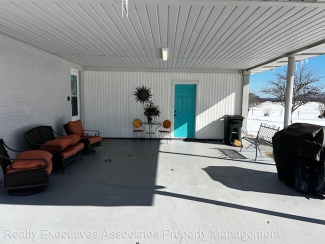 Building Photo - 3 br, 2 bath House - 1834 East Brown Schoo...