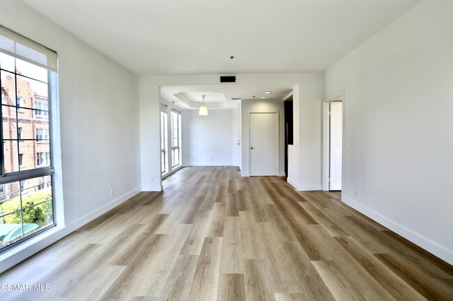 Foto del edificio - 585 Rossmore Ave
