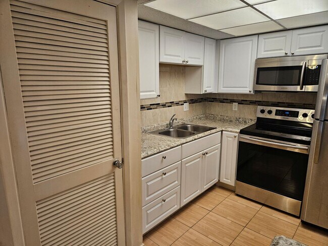 Foto del edificio - First Floor Condo in 55+ Community in Dunedin FL