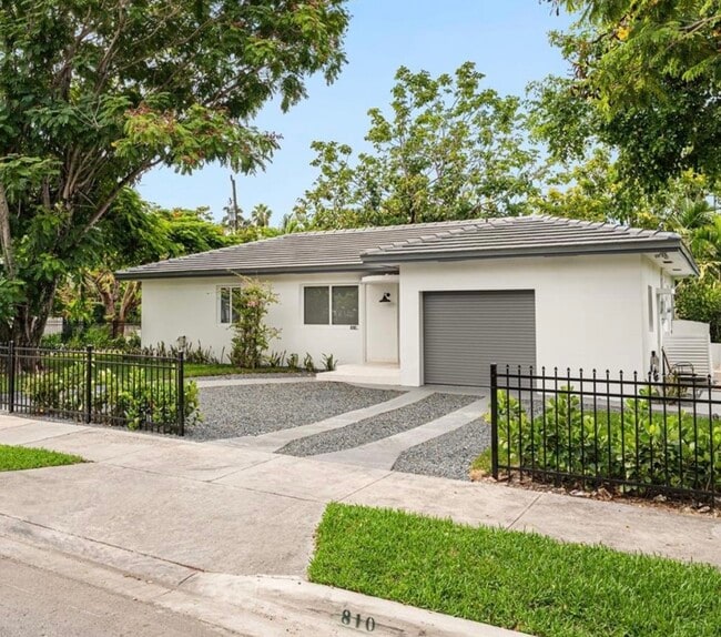 Foto del edificio - 810 NW 7th St