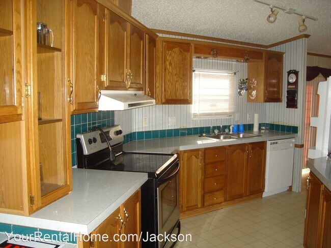Building Photo - 3 br, 2 bath House - 29 Greenview Dr