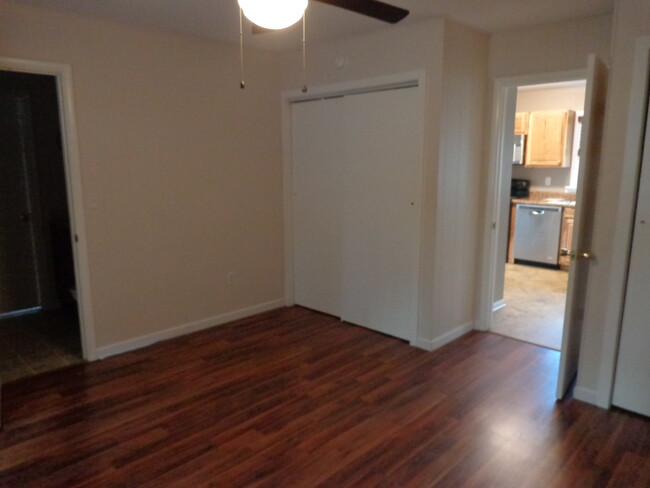 Building Photo - 605 Poplar Ln