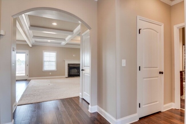 Building Photo - Home For Rent - 260 Wentworth Place Grovet...
