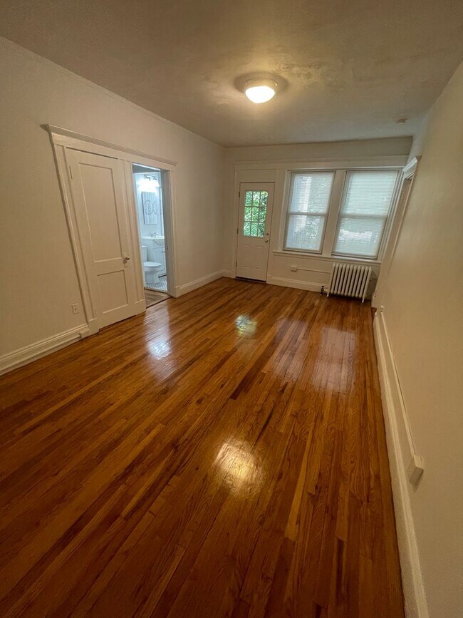 Foto del edificio - Brand new renovated studio with full kitchen and porch!!