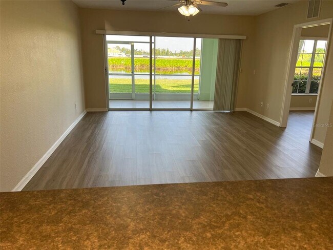 Foto del edificio - 2160 Heron Lake Dr