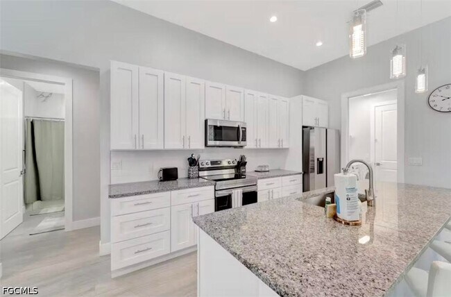 Foto del edificio - 3222 SW Santa Barbara Pl